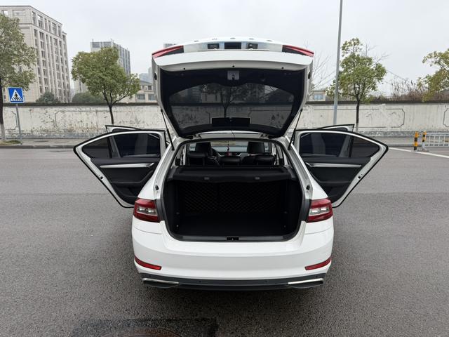 Skoda Octavia 2019 thumb 4
