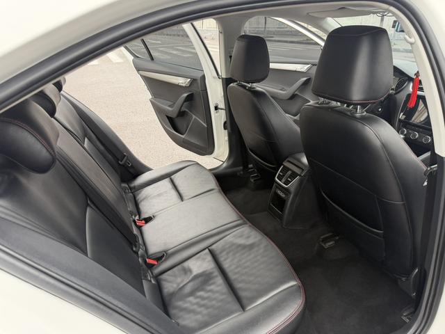 Skoda Octavia 2019 thumb 5
