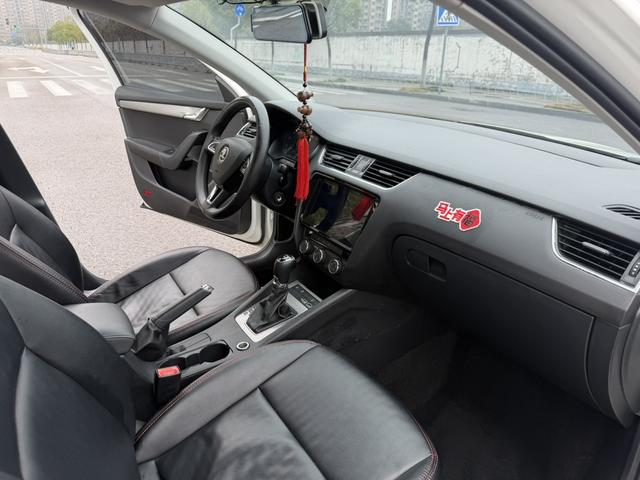 Skoda Octavia 2019 thumb 6