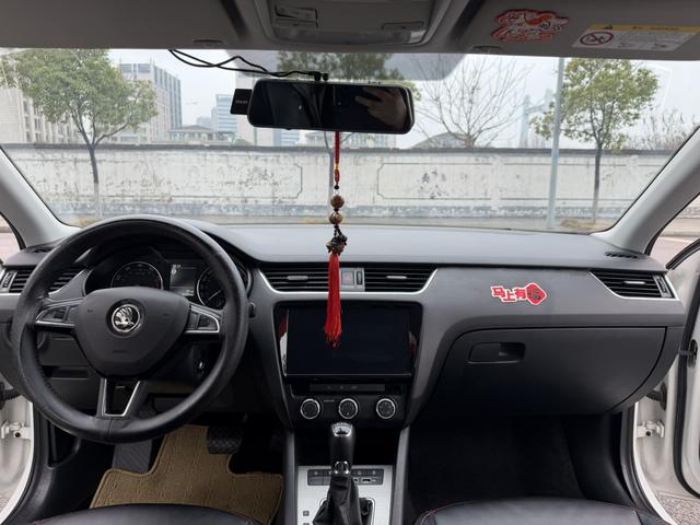 Skoda Octavia 2019 thumb 7