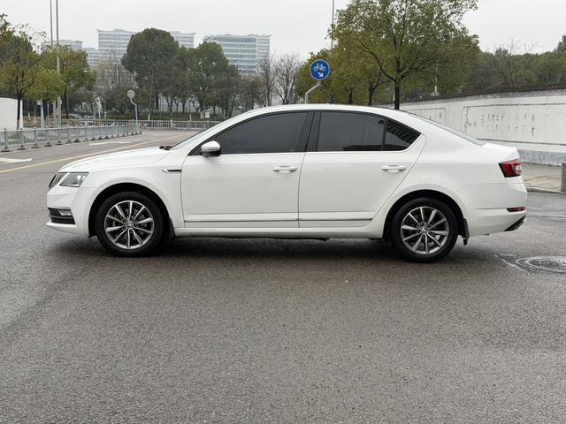 Skoda Octavia 2019 thumb 8