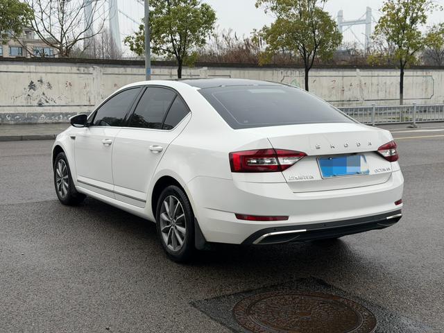 Skoda Octavia 2019 thumb 9