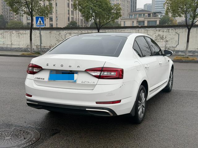 Skoda Octavia 2019 thumb 11