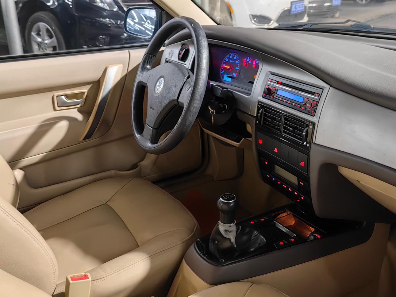 Volkswagen Santana 2012 thumb 2