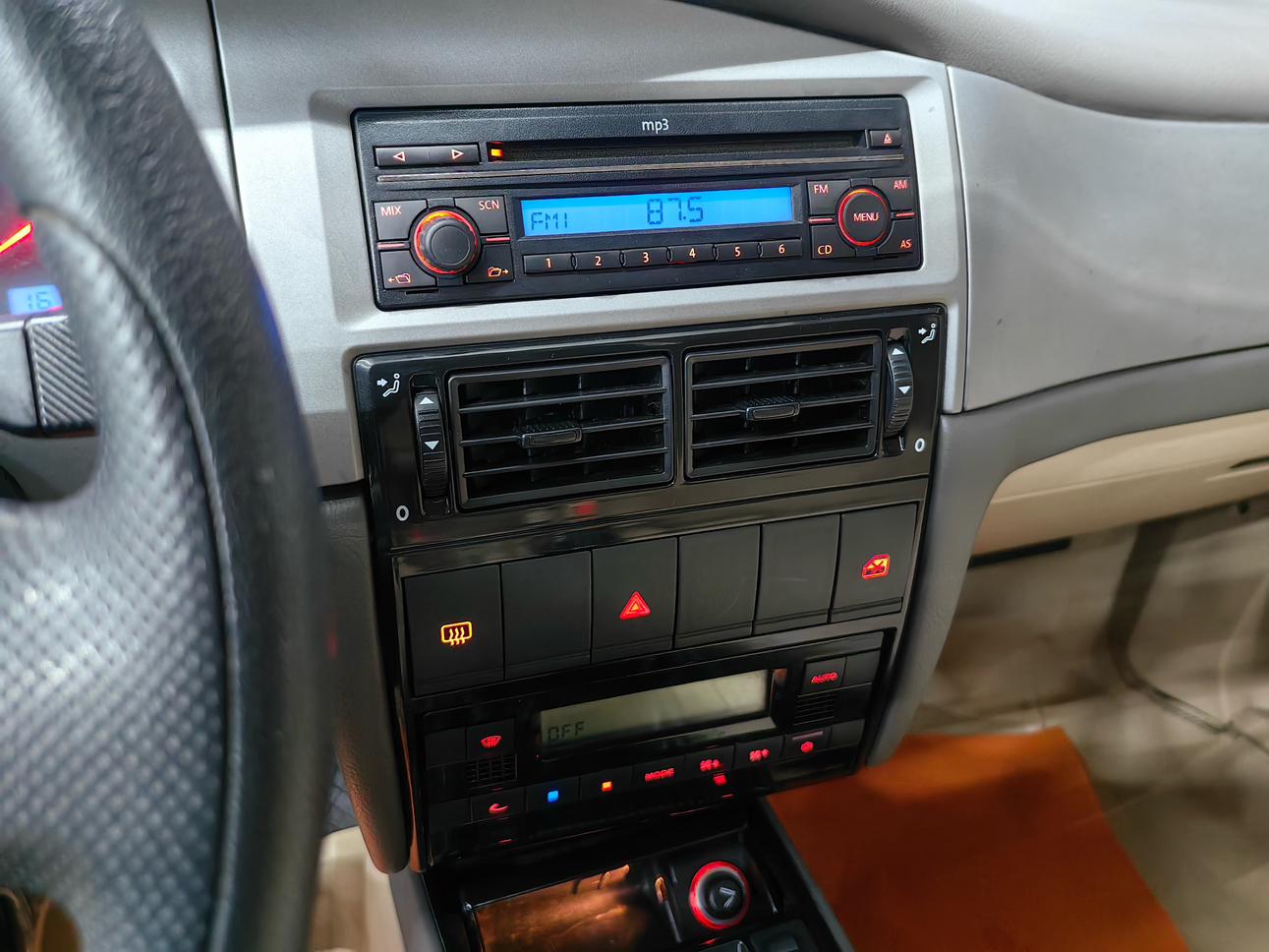 Volkswagen Santana 2012 thumb 4