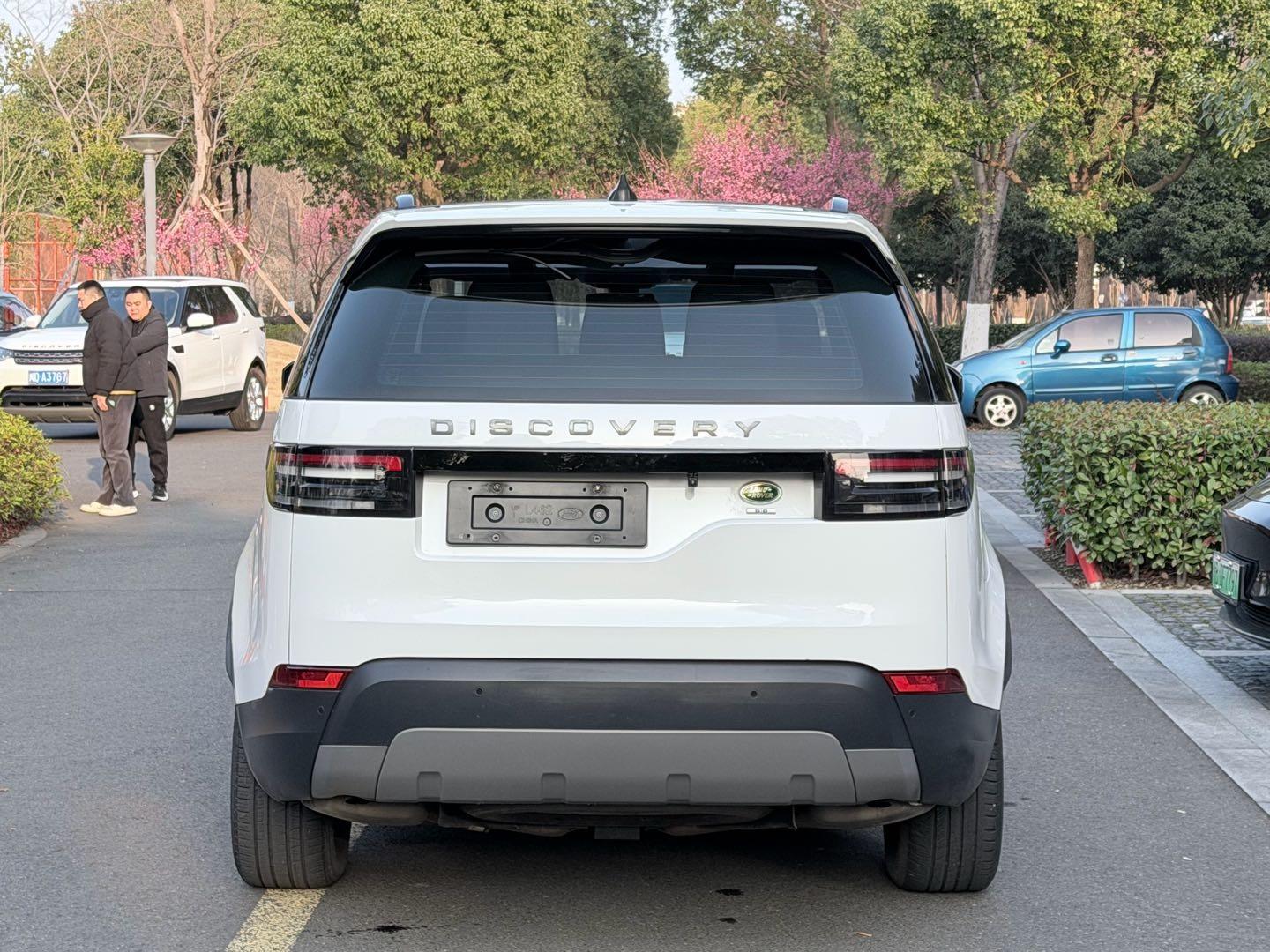 Land Rover Discovery 2018 thumb 3