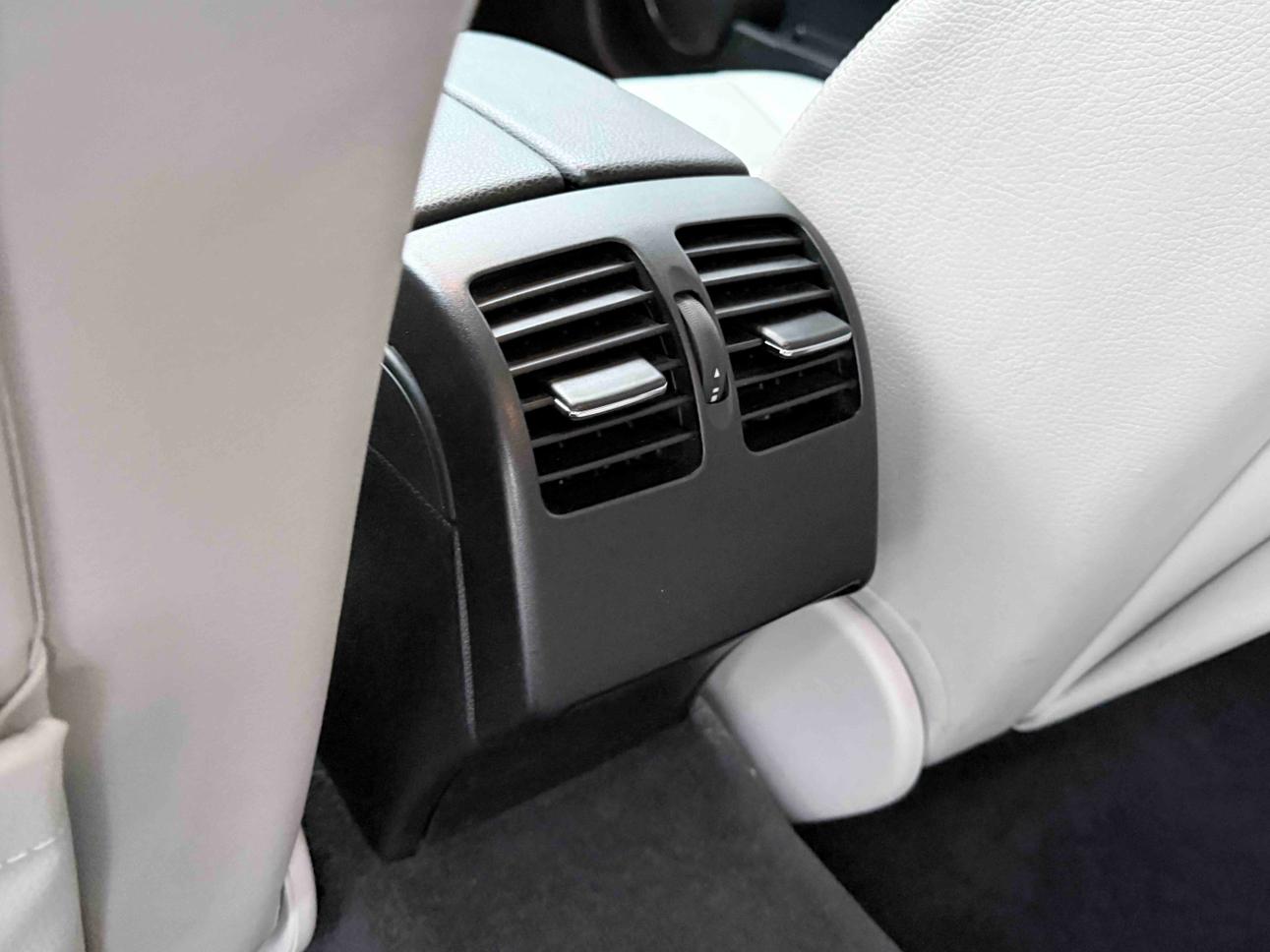 Mercedes-Benz C-Class 2015 thumb 11