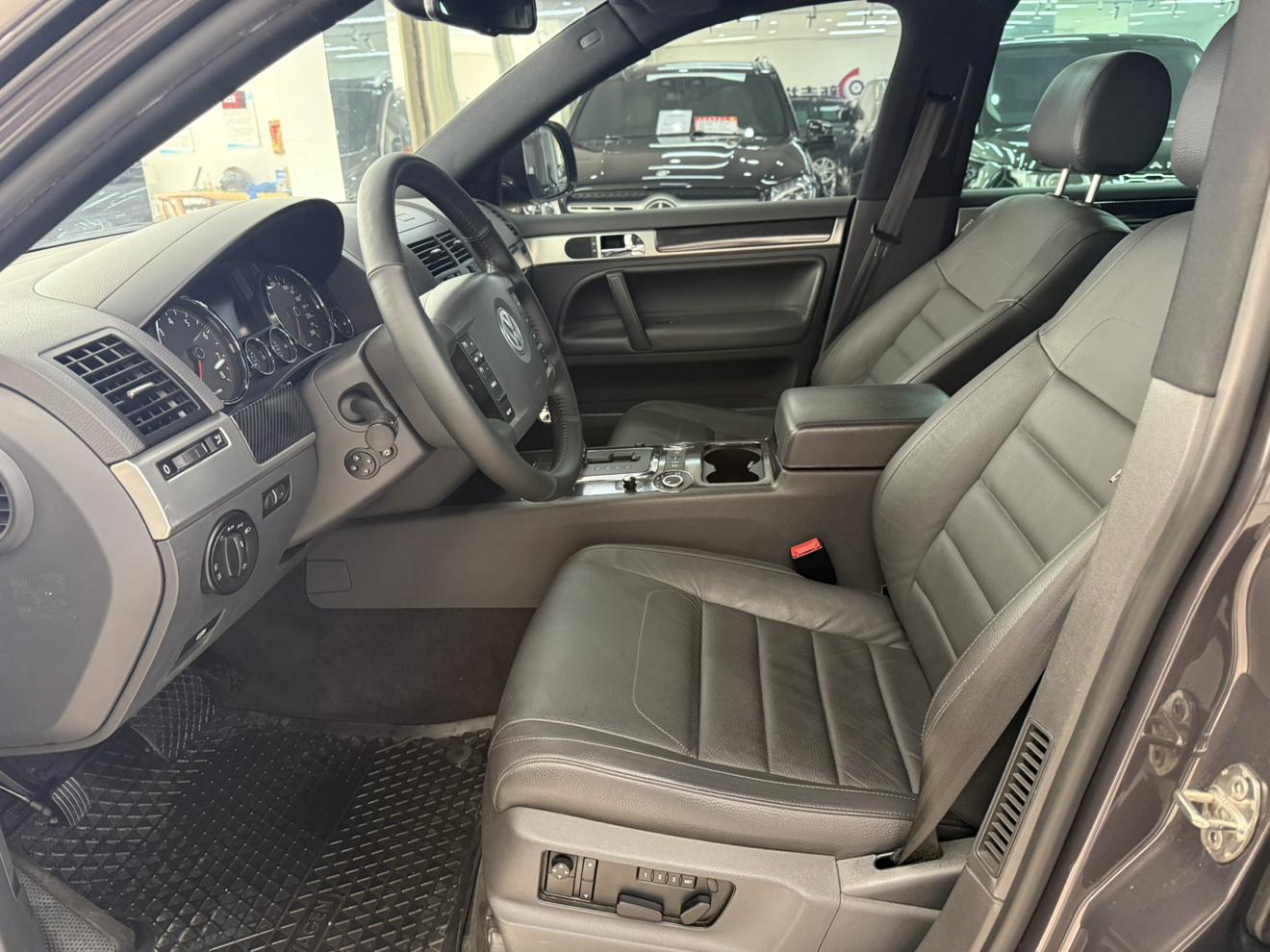Volkswagen Touareg 2009 thumb 12