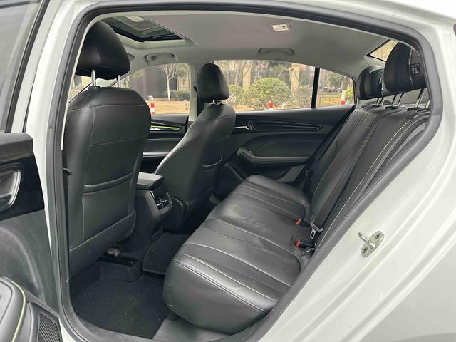 Roewe i5 2021 thumb 2
