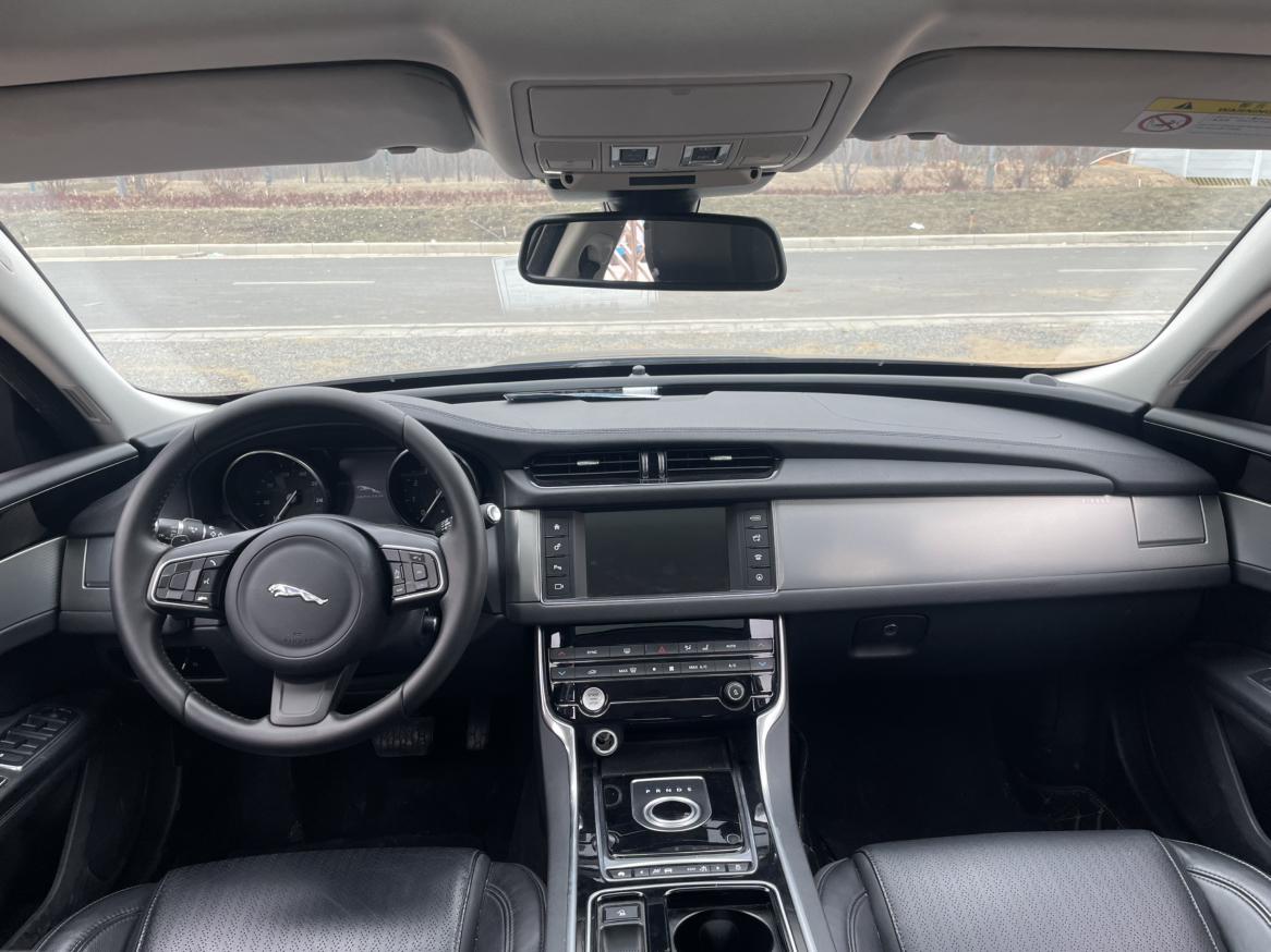 Jaguar XF 2016 thumb 5