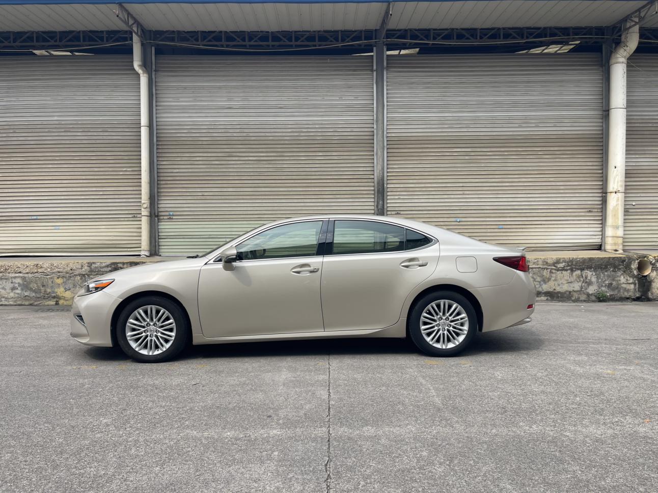 Lexus ES 2017 thumb 2