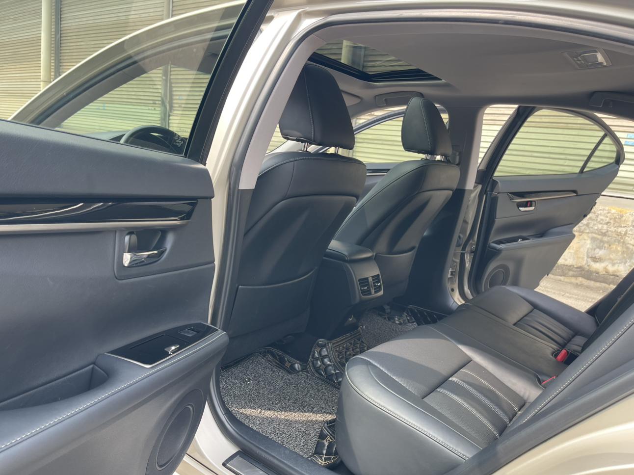 Lexus ES 2017 thumb 11