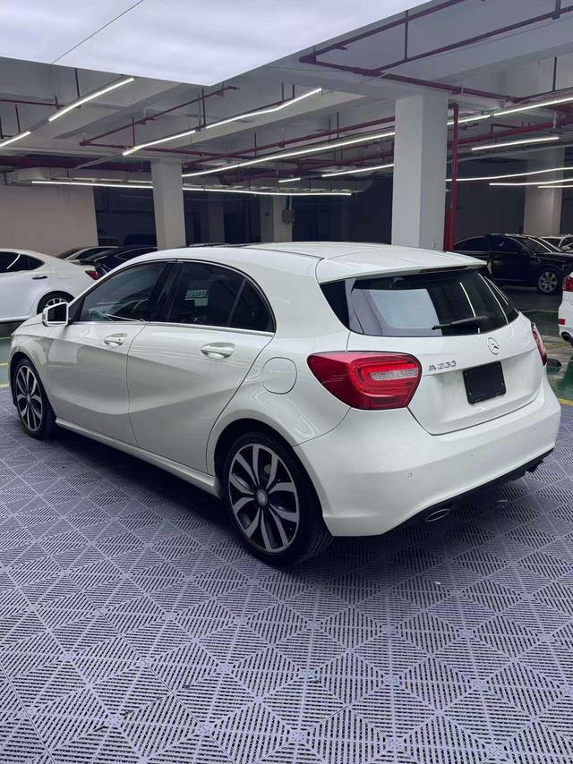 Mercedes-Benz A-Class 2016 thumb 2