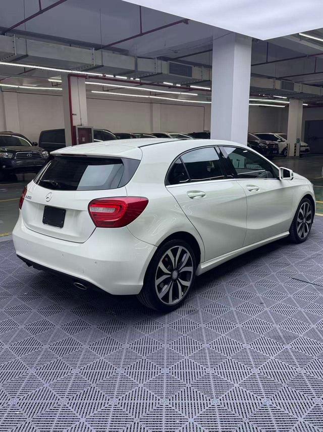 Mercedes-Benz A-Class 2016 thumb 4