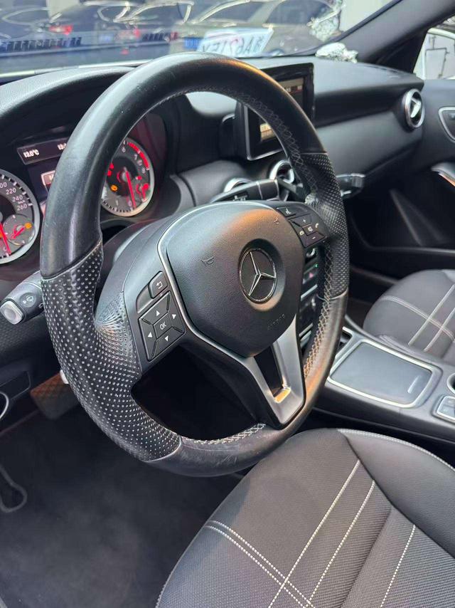 Mercedes-Benz A-Class 2016 thumb 12