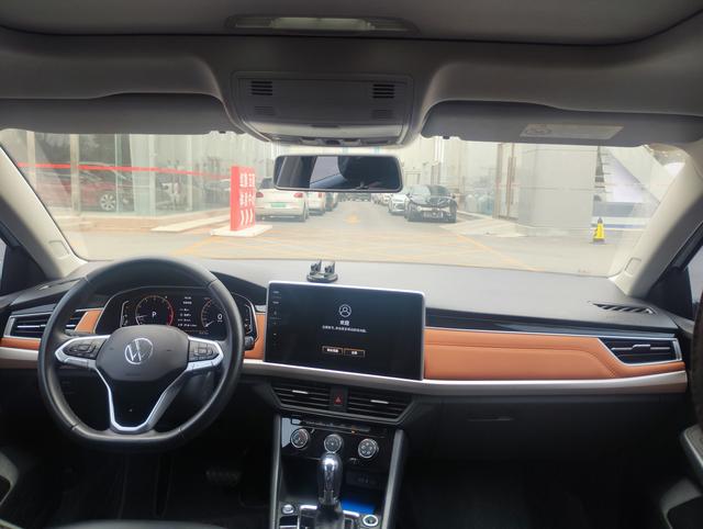 Volkswagen Bora 2024 thumb 2