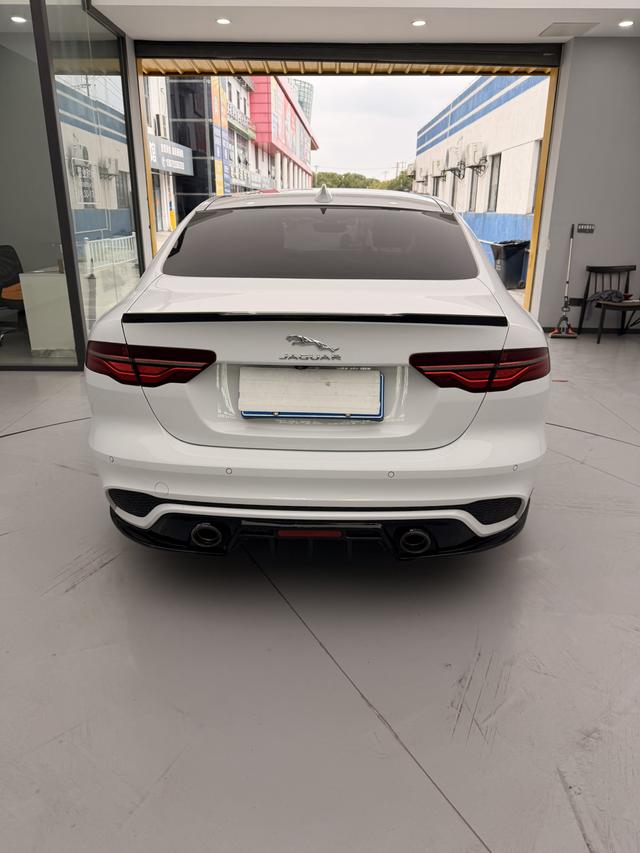 Jaguar XE 2020 thumb 12