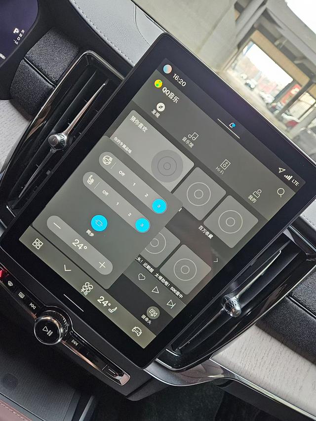 Volvo S90 2025 thumb 2