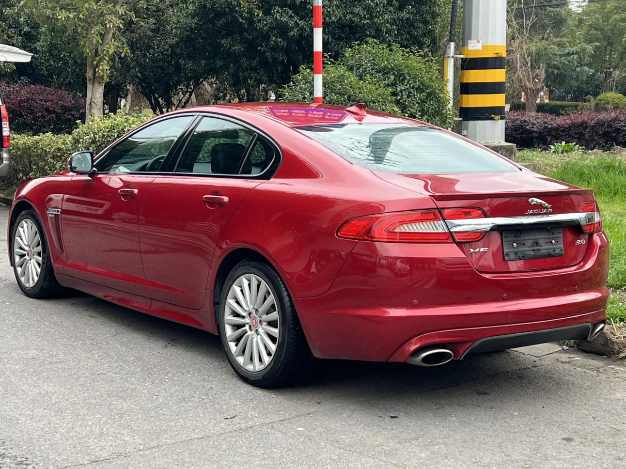 Jaguar XF 2015 thumb 3