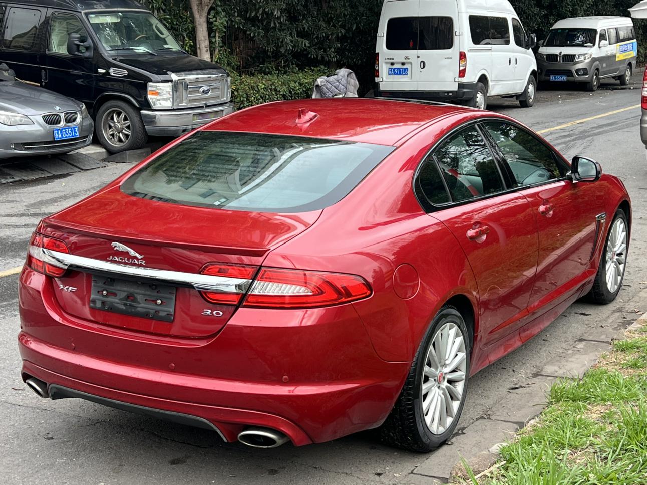 Jaguar XF 2015 thumb 5