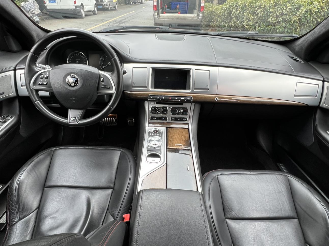 Jaguar XF 2015 thumb 8