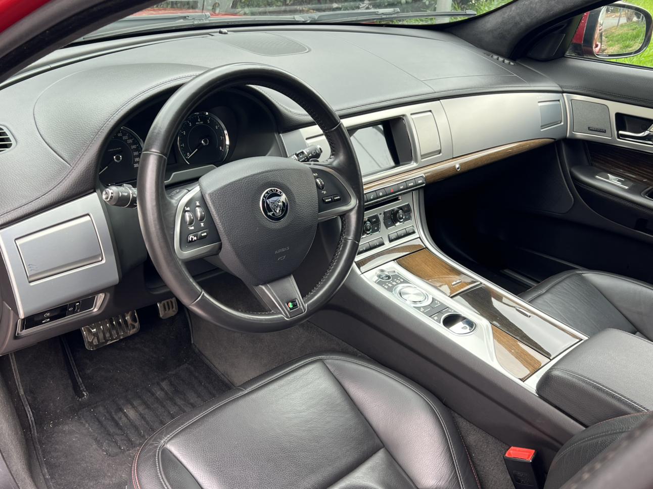 Jaguar XF 2015 thumb 9