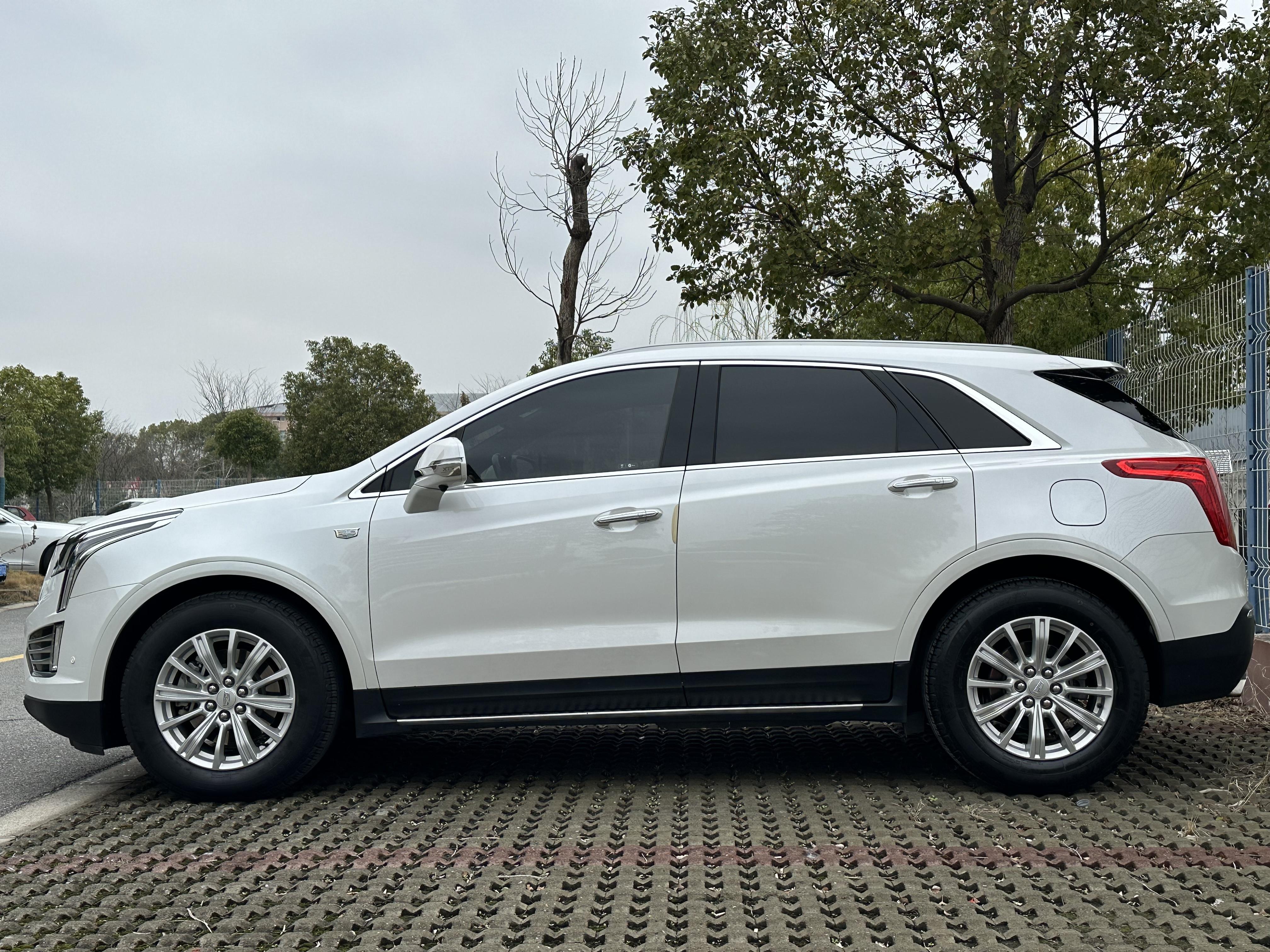 Cadillac XT5 2019 thumb 2