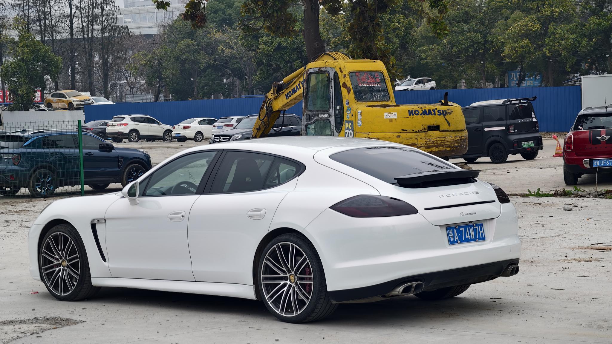 Porsche Panamera 2013 thumb 3