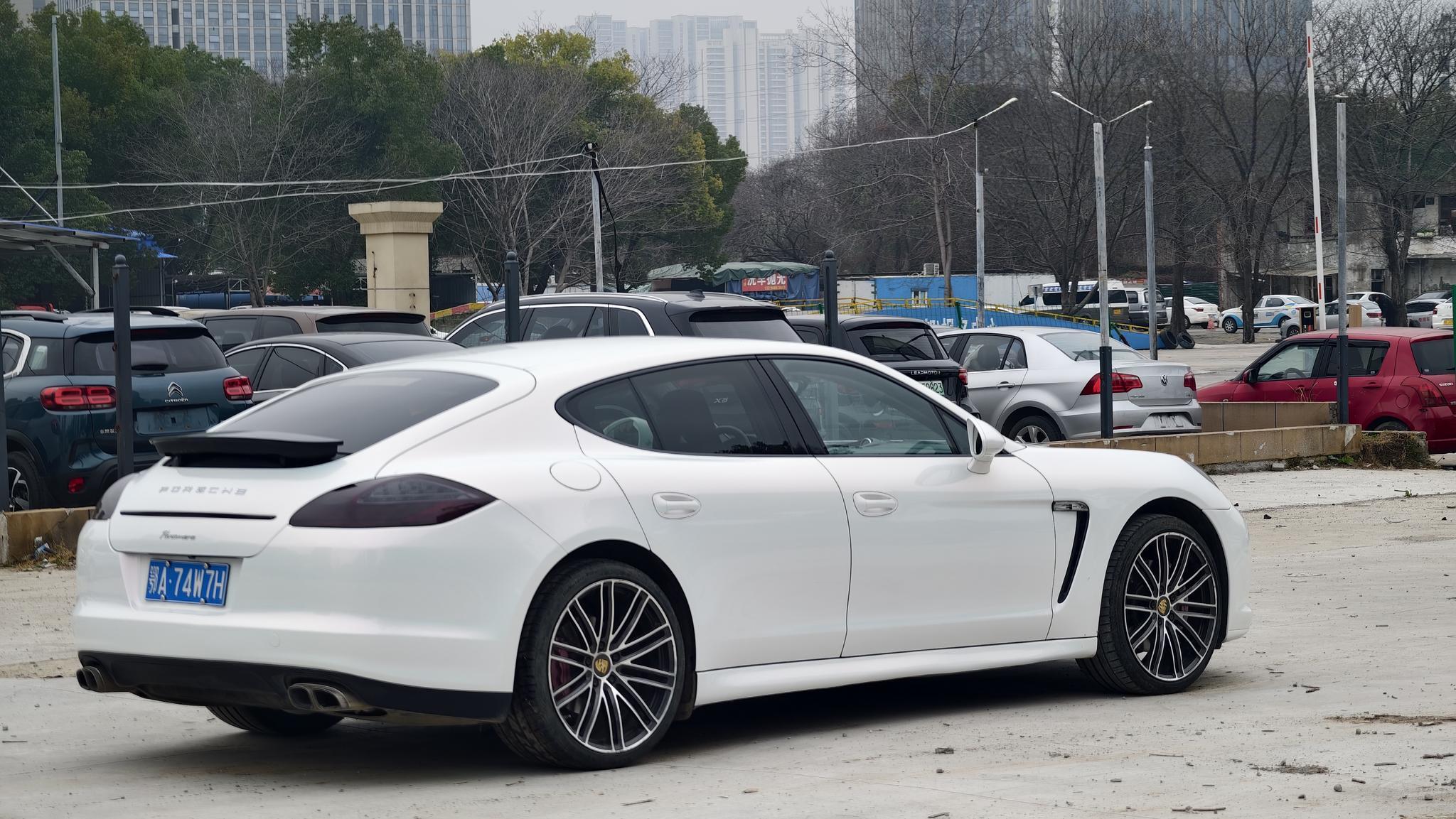 Porsche Panamera 2013 thumb 5