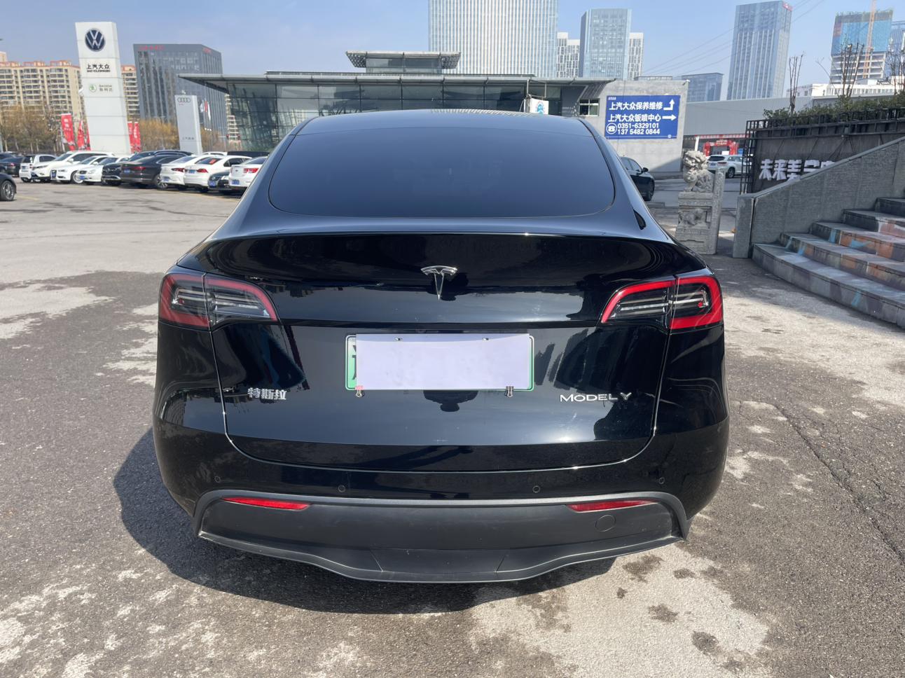 Tesla Model Y 2023 thumb 3