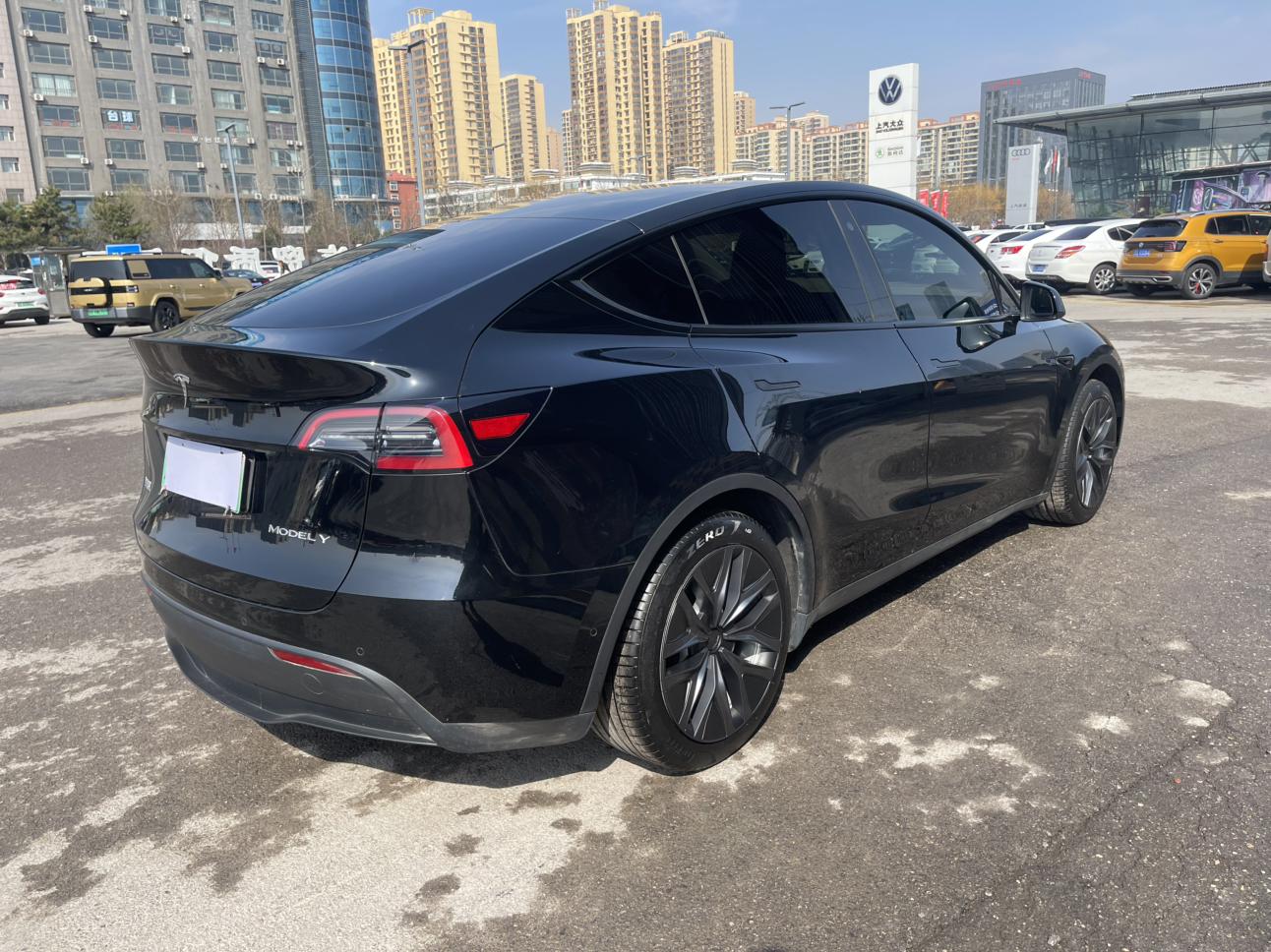 Tesla Model Y 2023 thumb 4