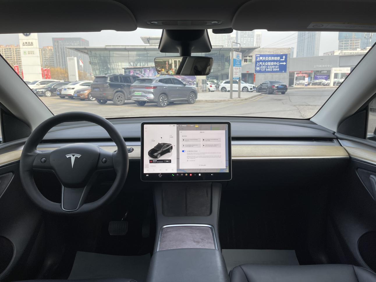 Tesla Model Y 2023 thumb 6