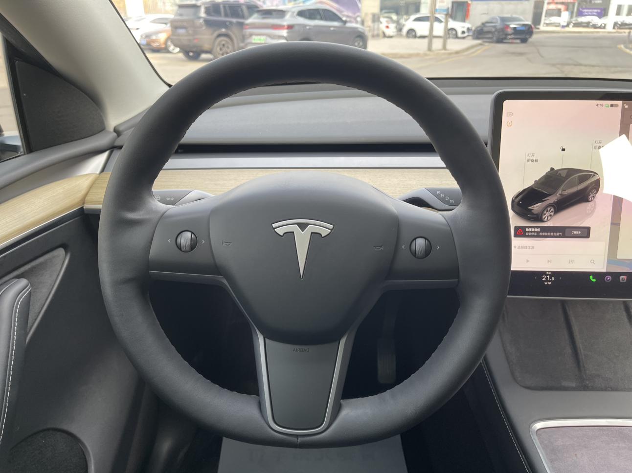 Tesla Model Y 2023 thumb 8