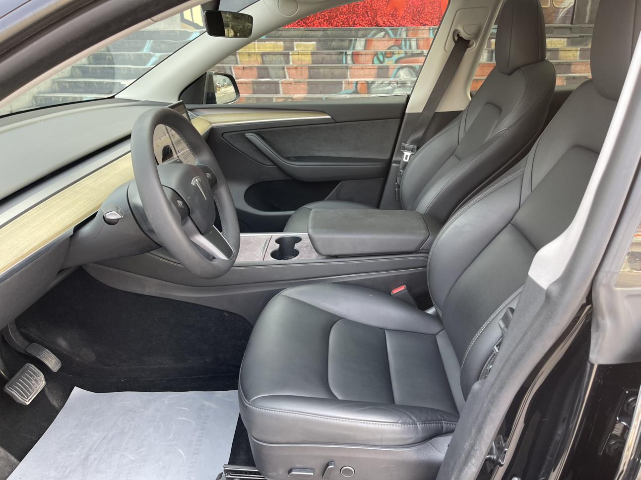 Tesla Model Y 2023 thumb 9