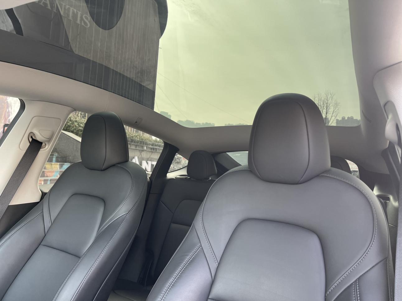 Tesla Model Y 2023 thumb 11