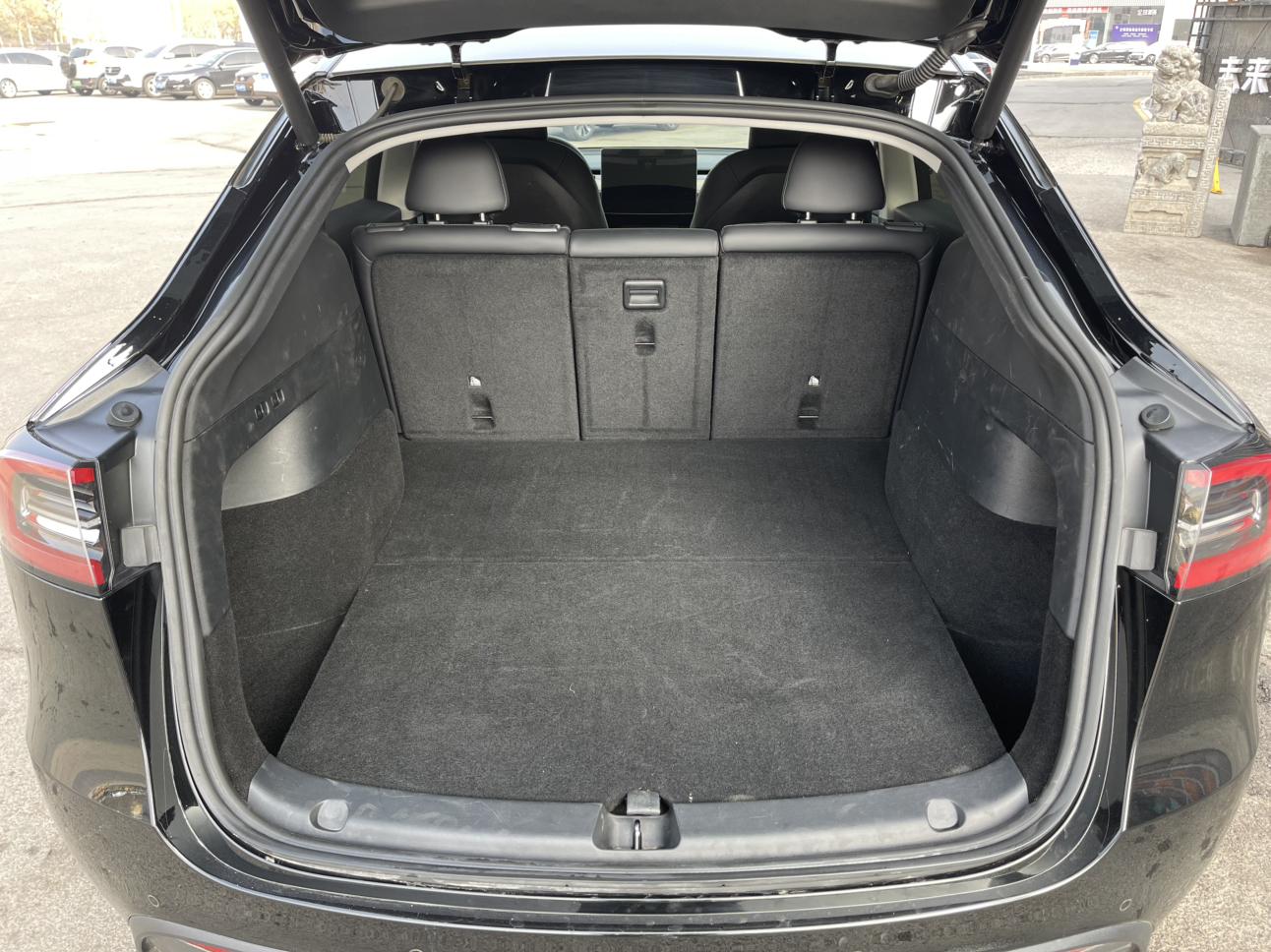 Tesla Model Y 2023 thumb 12