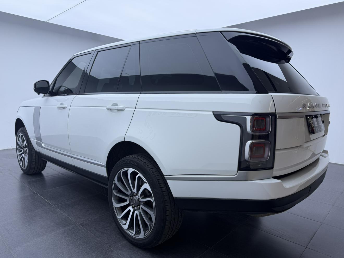 Land Rover Range Rover 2017 thumb 3