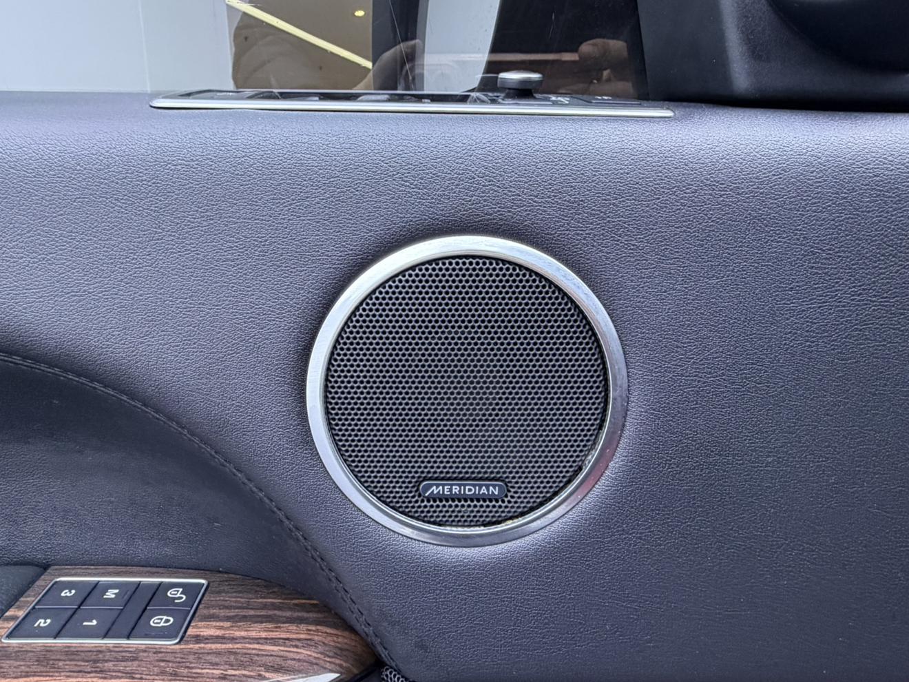 Land Rover Range Rover 2017 thumb 11