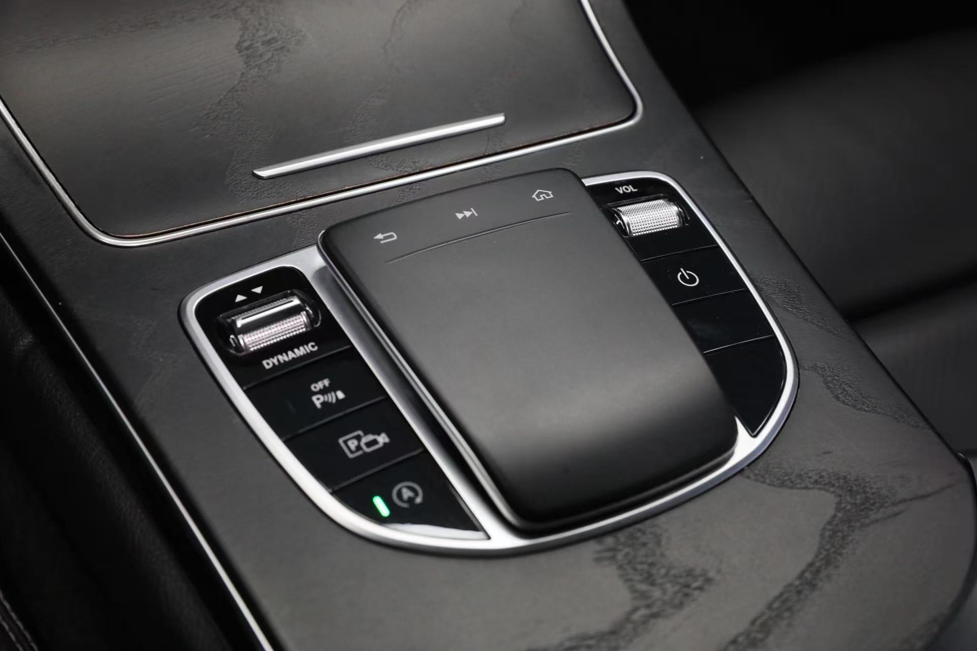 Mercedes-Benz C-Class 2019 thumb 8