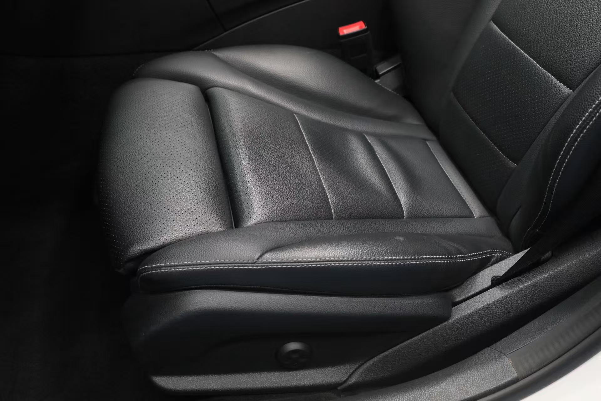 Mercedes-Benz C-Class 2019 thumb 11