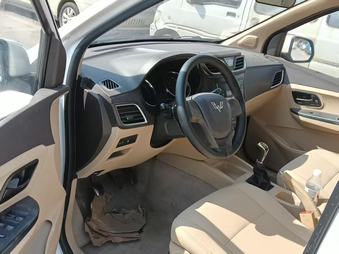 Wuling Hong Guang 2016 thumb 6