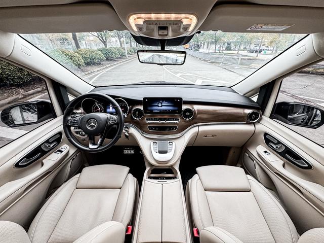 Mercedes-Benz V-Класс 2022 thumb 2