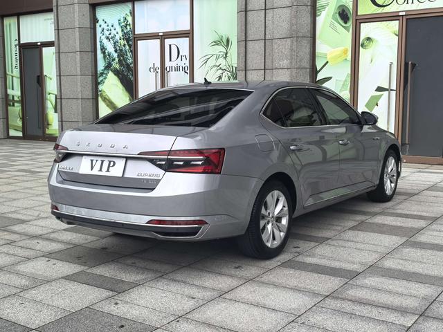 Skoda Superb 2019 thumb 3