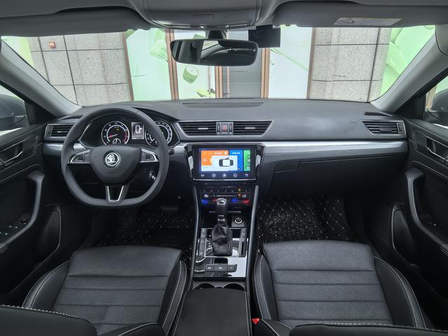 Skoda Superb 2019 thumb 7