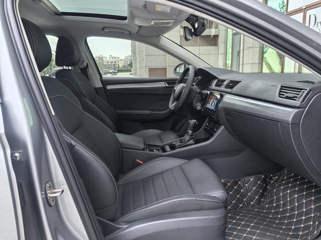 Skoda Superb 2019 thumb 8