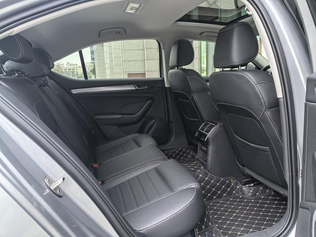 Skoda Superb 2019 thumb 9