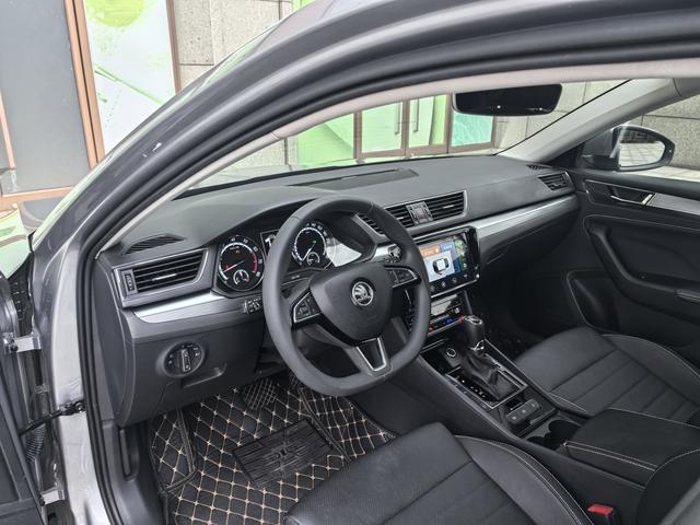 Skoda Superb 2019 thumb 10