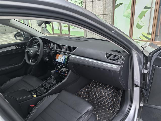 Skoda Superb 2019 thumb 11