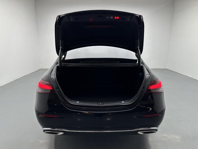 Mercedes-Benz E-Class 2023 thumb 12