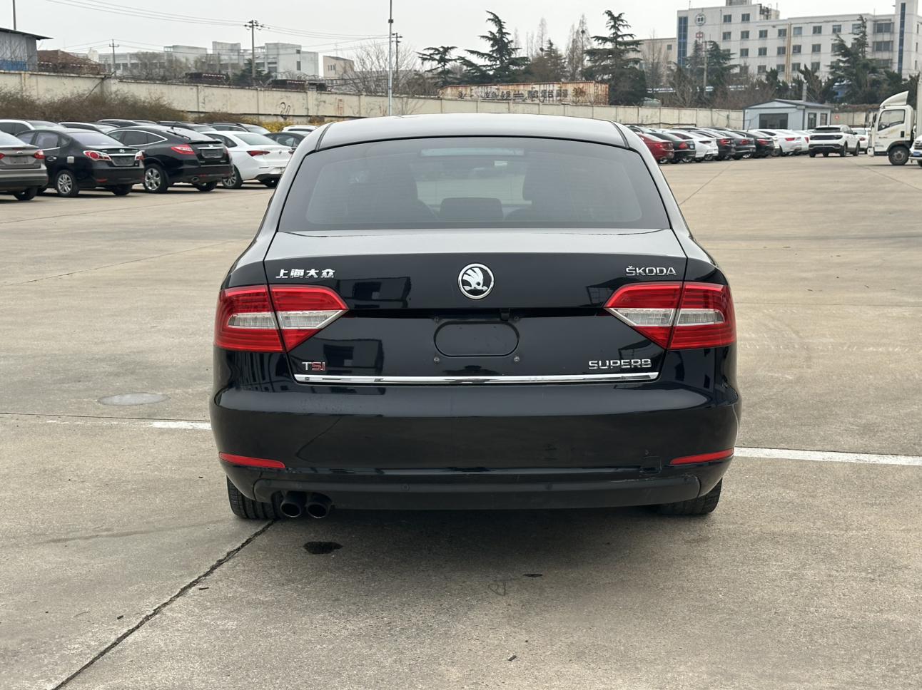 Skoda Superb 2015 thumb 3